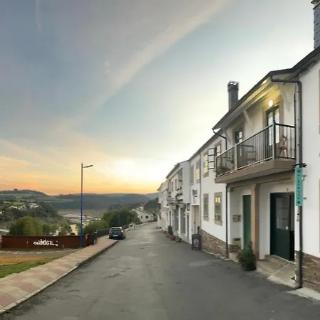 Huellas Albergue-turistico Guest house *